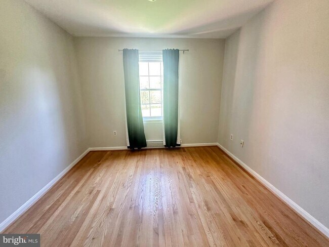 Building Photo - 703 Kentland Dr