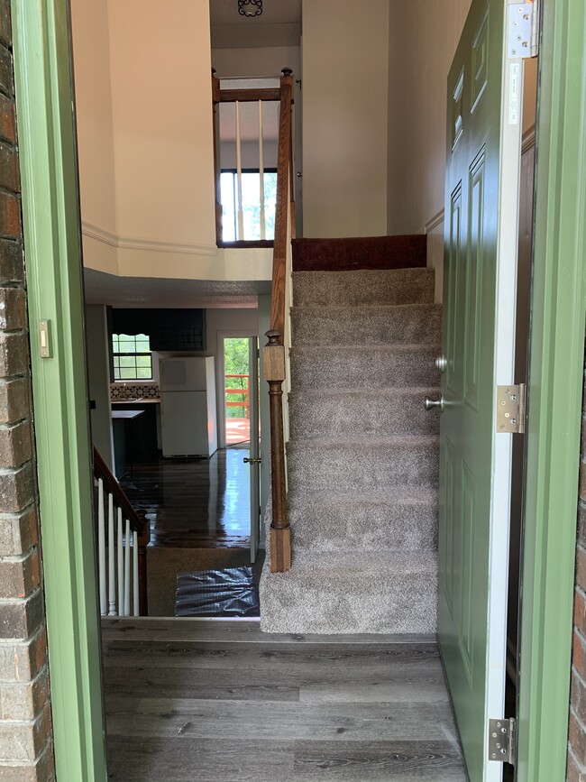 Split level entrance - 317 Gardner St