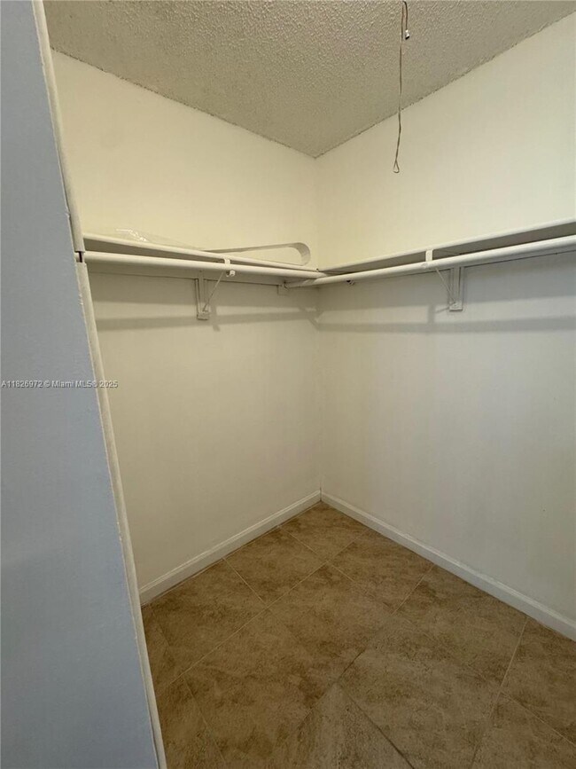Building Photo - 4848 NW 24th Ct