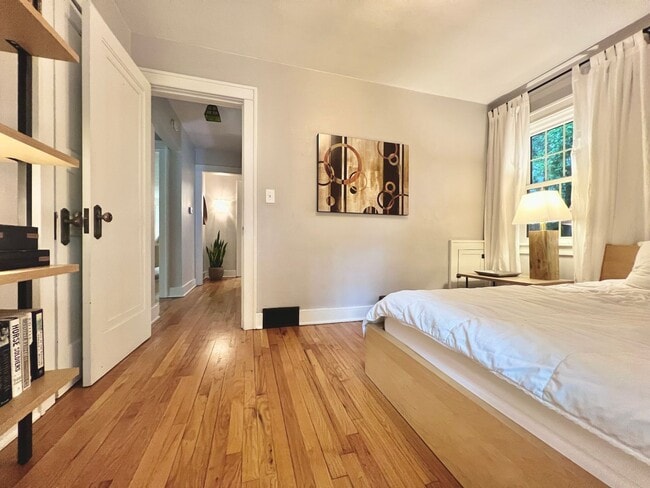 Building Photo - The Ideal TC Downtown Retreat