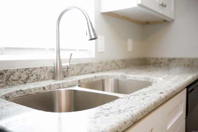 Building Photo - 514 Pollock St