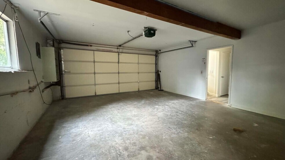 Building Photo - 820 Carter Pl