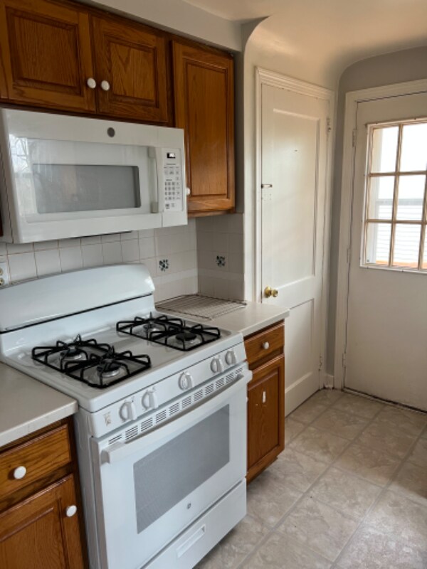 Building Photo - 706 Hestor Dr