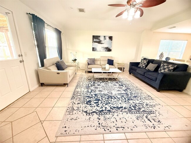 Building Photo - 4615 Pin Oak Creek Ln