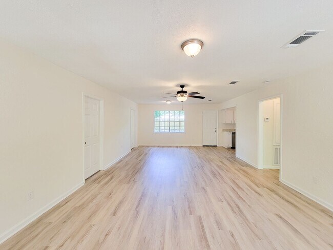 Building Photo - BEAUTIFUL RECENTLY REMODELED LEASE HOME IN HUNTSVILLE, TEXAS