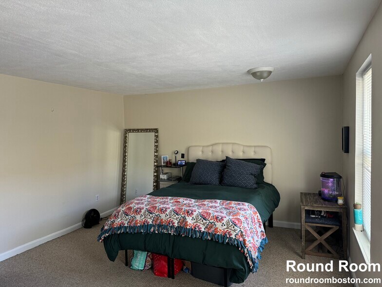 Building Photo - 137 Glenville Ave