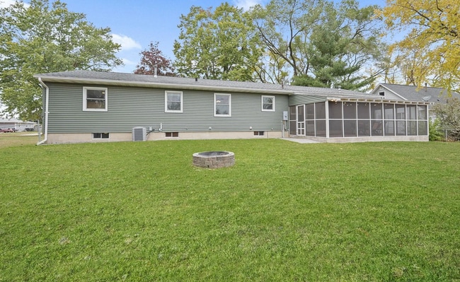 Building Photo - 2912 Tucson Dr