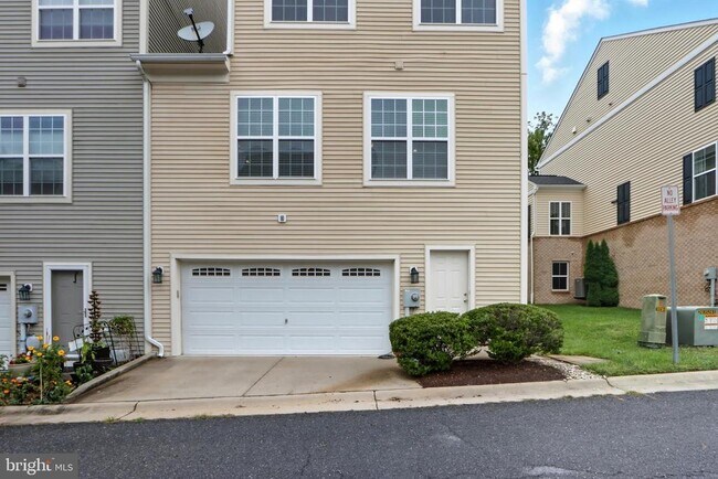 Building Photo - 10228 Nuthatch Dr