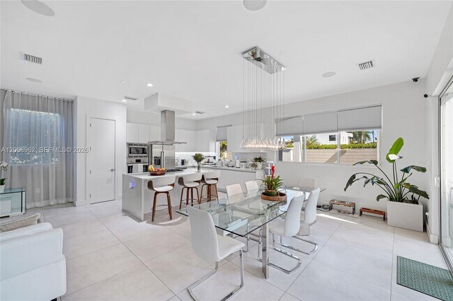 Building Photo - 7515 NW 99th Ave