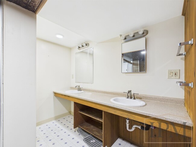 Building Photo - 307 N Fayette St