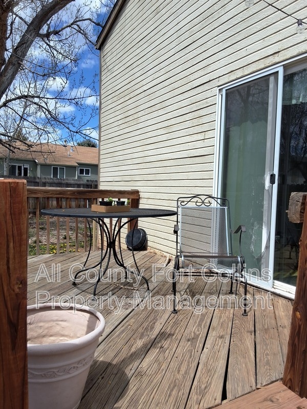 Building Photo - 3219 Laredo Ln