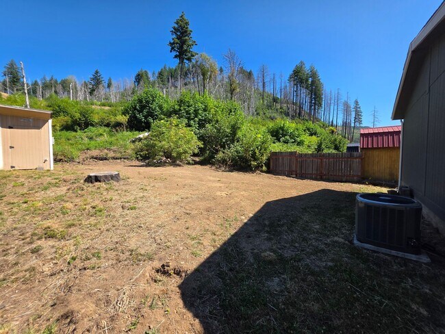 Building Photo - 45135 McKenzie Hwy
