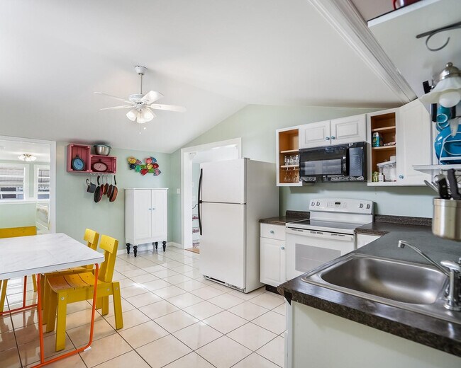 Building Photo - 1680 SW 84th Ave