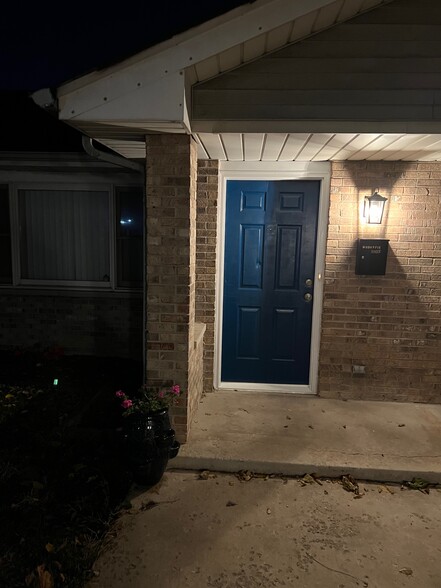 Entryway - 14428 S Division St