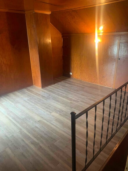 Building Photo - 231 Park St