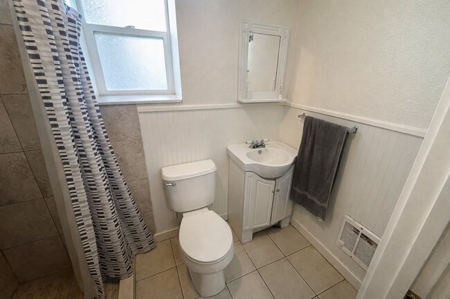 Building Photo - 617 S Jefferson St