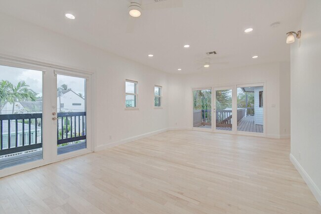 Building Photo - 21 Oceanview Dr