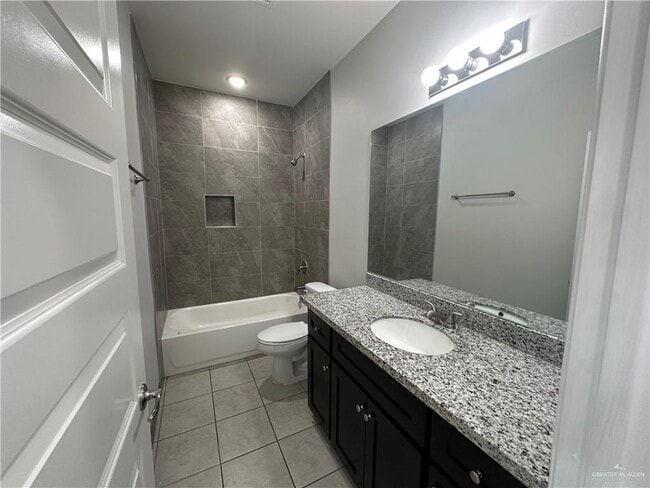 Building Photo - 2426 S Vly Cir