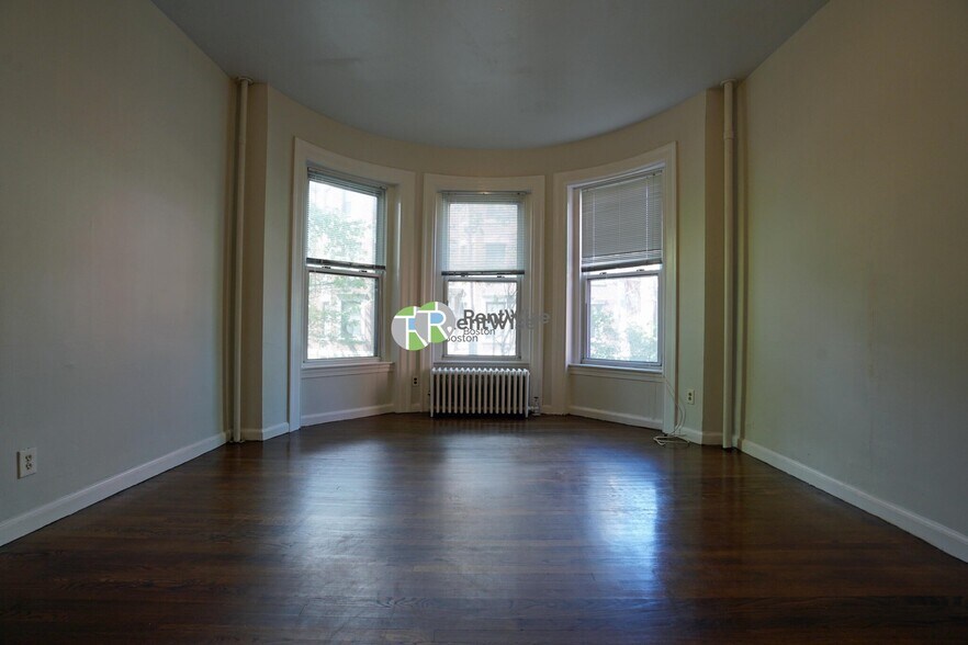 Primary Photo - 45 Carlton St