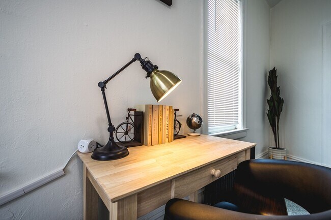 Building Photo - 4913 Yew St