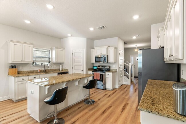 Building Photo - 224 Baycliff Dr