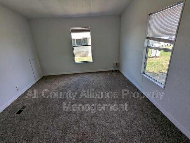 Building Photo - 34335 Lodge Dr