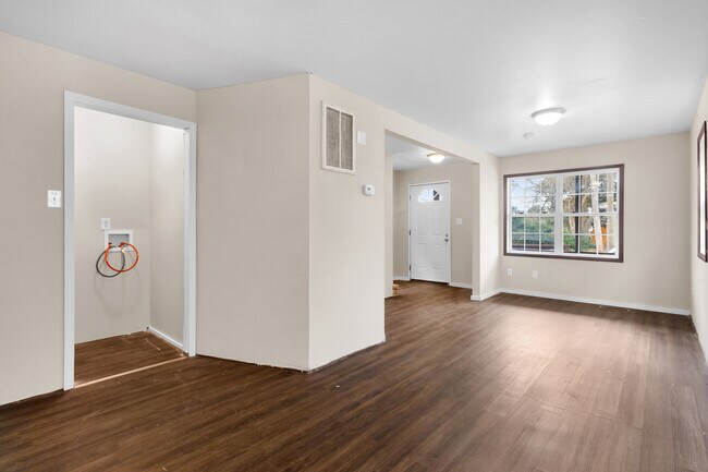 Building Photo - 708 2nd Ave