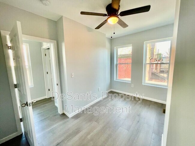 Building Photo - 2 Edith Pl