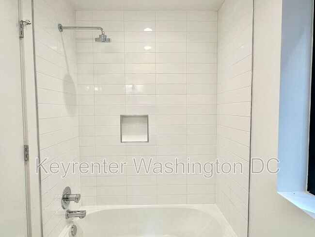 Building Photo - 1460 Belmont St NW