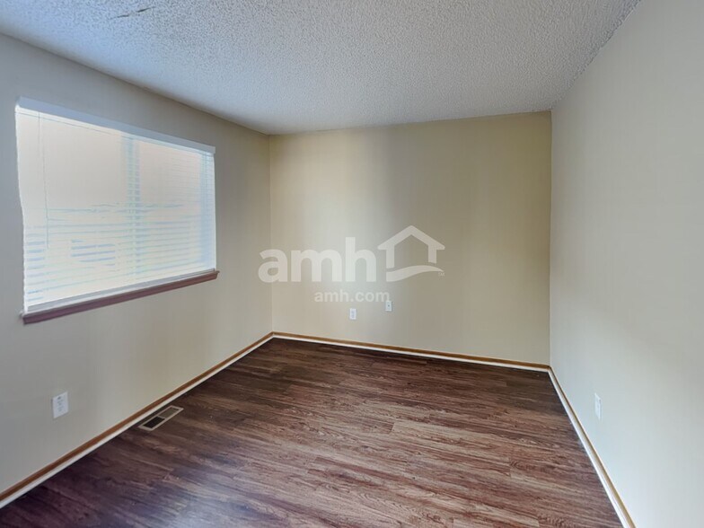 Building Photo - 19065 E Chenango Cir