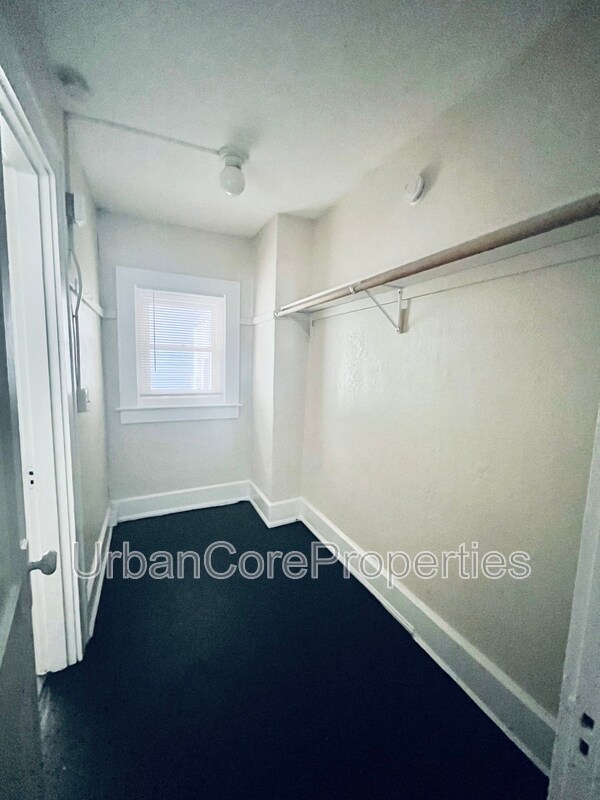 Building Photo - 610 5th Ave N