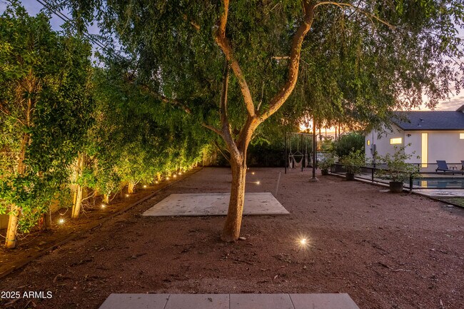 Building Photo - 4421 E Earll Dr