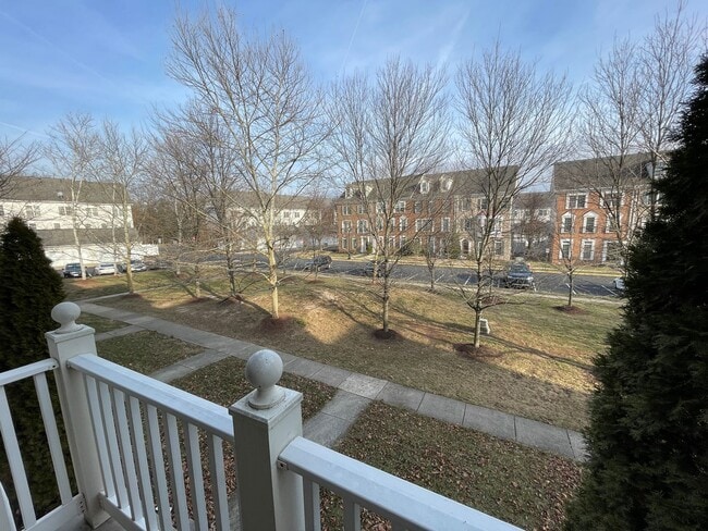 Building Photo - Stunning Light-Filled 3 Bed 2/2 Bath Townhome In Sought After Brambleton