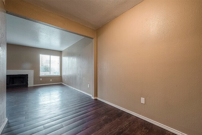Building Photo - 12655 Ashford Meadow Dr