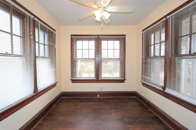 Building Photo - Sycamore Twp - Charming 2 bed 1 bath bungalow