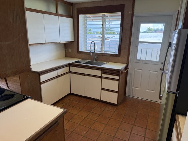 Building Photo - 46-305-305 Hoauna St