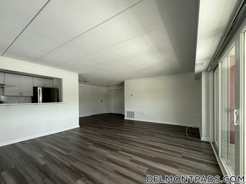 Building Photo - 55 Hill Rd