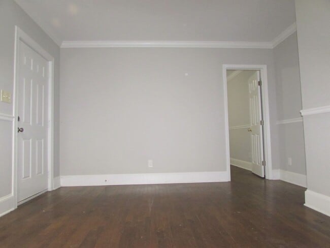 Building Photo - Cute Renovated 3 Bed/1 Bath Home - Large Y...