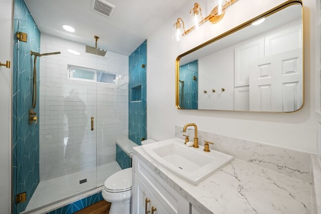 Building Photo - Imperial Beach House Stunning  2 bed /1 bath Duplex w Garage, Yard, + A/C