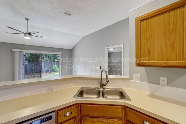 Building Photo - 9642 Pritmore Rd E