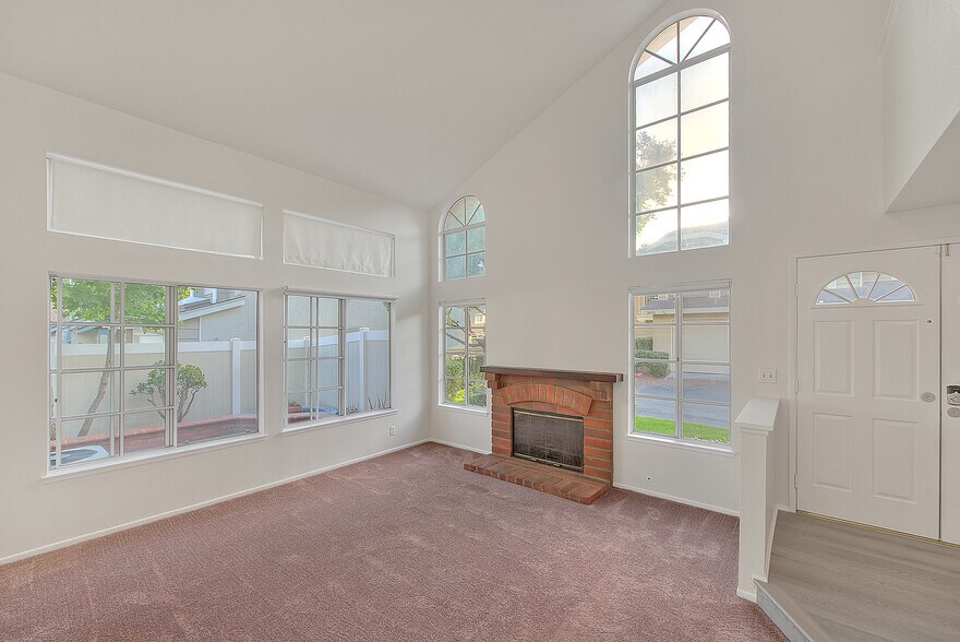 Building Photo - 26222 Fern Glen