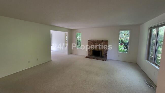 Building Photo - Stunning Home in Tranquil SW Neighborhood