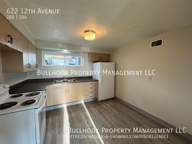Building Photo - 622 12th Ave