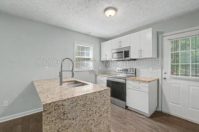 Building Photo - 1167 Hubbard St SW