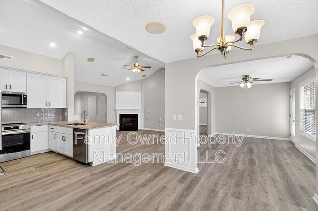 Building Photo - 123 Thousand Oaks Cir