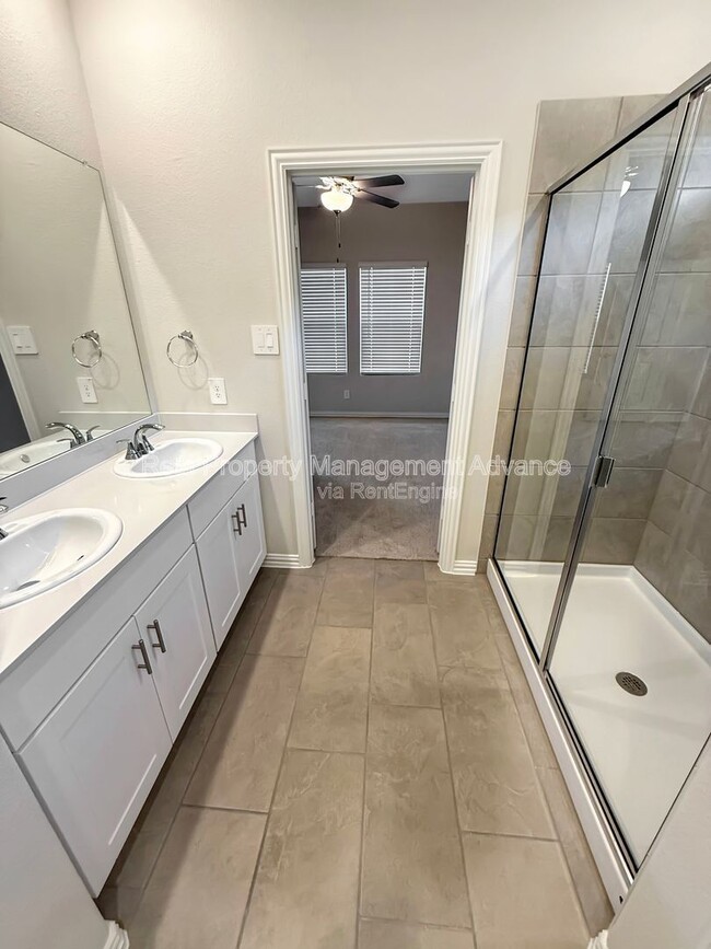 Building Photo - 614 Clover Crk Dr