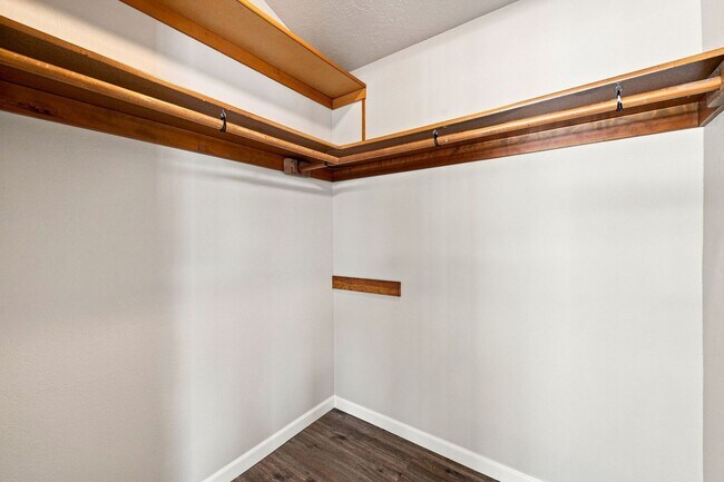 Building Photo - 39601 Santiam Bluffs Rd NE