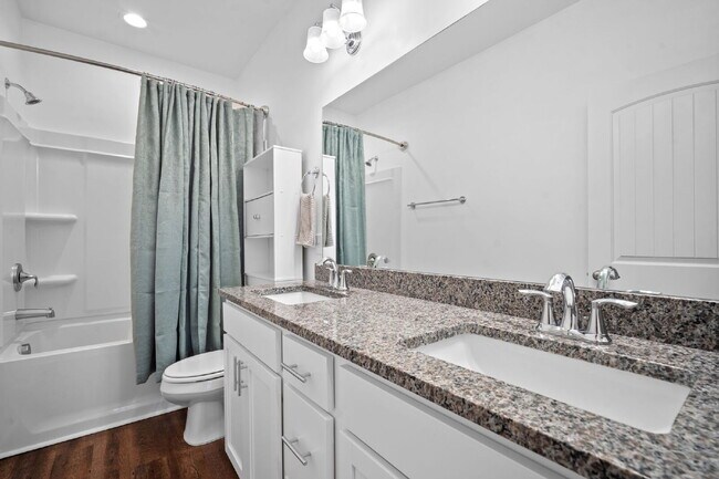 Building Photo - 3 Bedroom 2.5 Bath home in Azalea Square