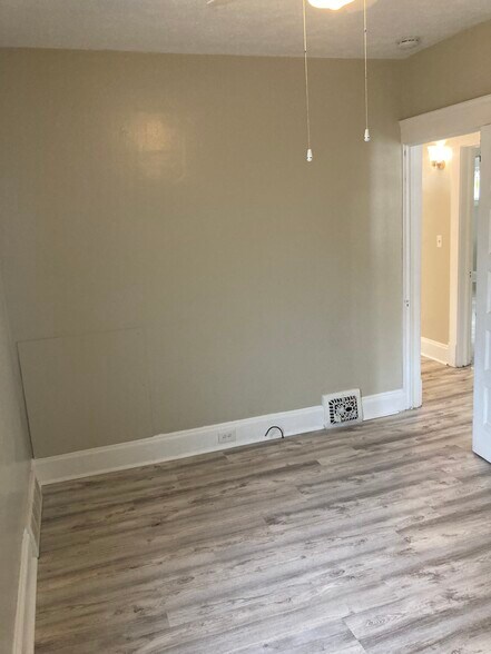 Building Photo - 1273 Fry Ave