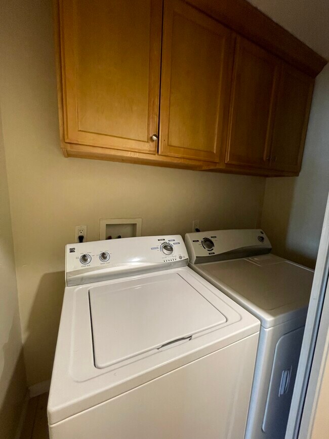 Building Photo - 13806 Vanowen St